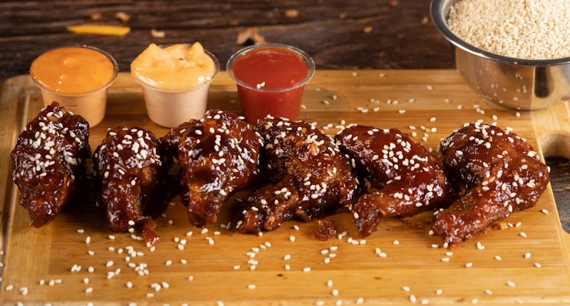 Juicy east coast wings with crispy coating served with dipping sauce